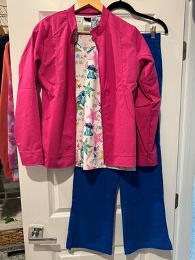 XS 3Pc Scrub Set Stitch Star Flower, Healing Hands Blue Pants & Pink Jacket